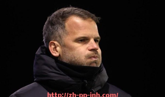 金年会-世俱杯不同届别比赛场地类型与比赛质量对比